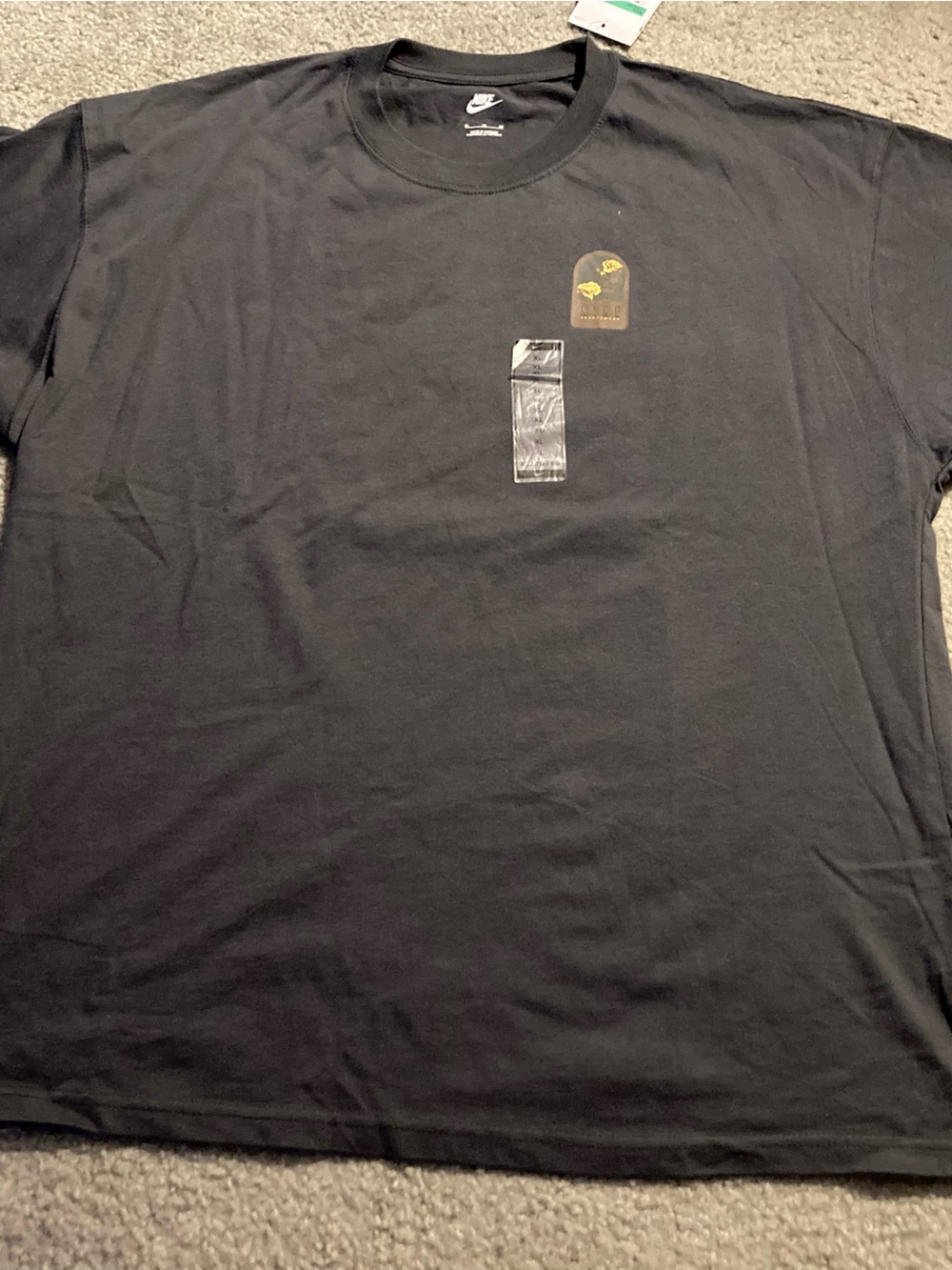 Black men’s Tee and Black/Gold Rose Mesh Shorts Set XL - Picture 4 of 5